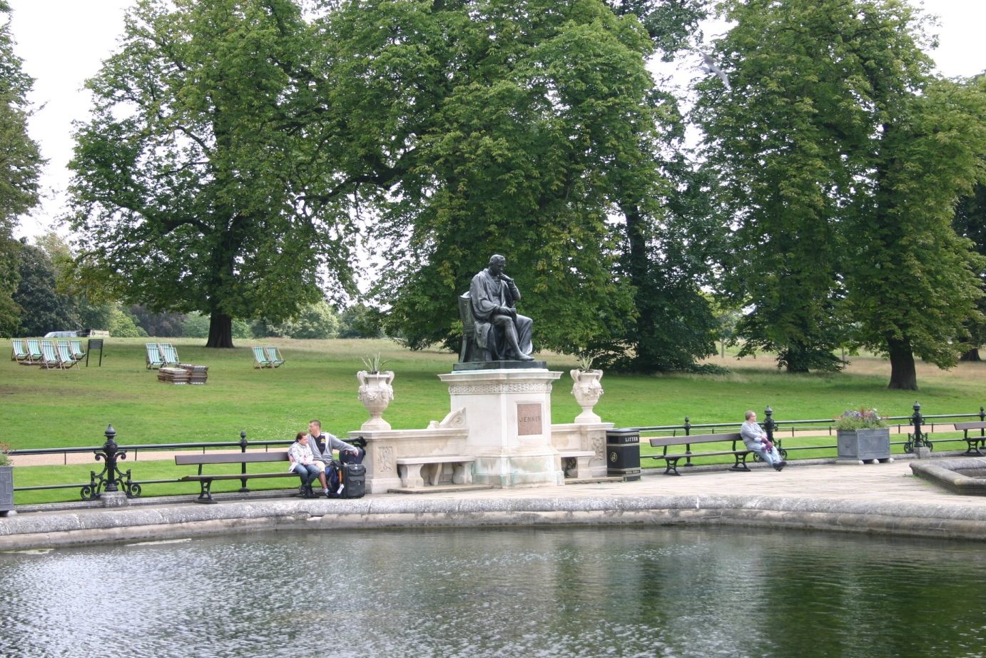 Edward Jenners' monument, Kensington Gardens, London - 01.JPG